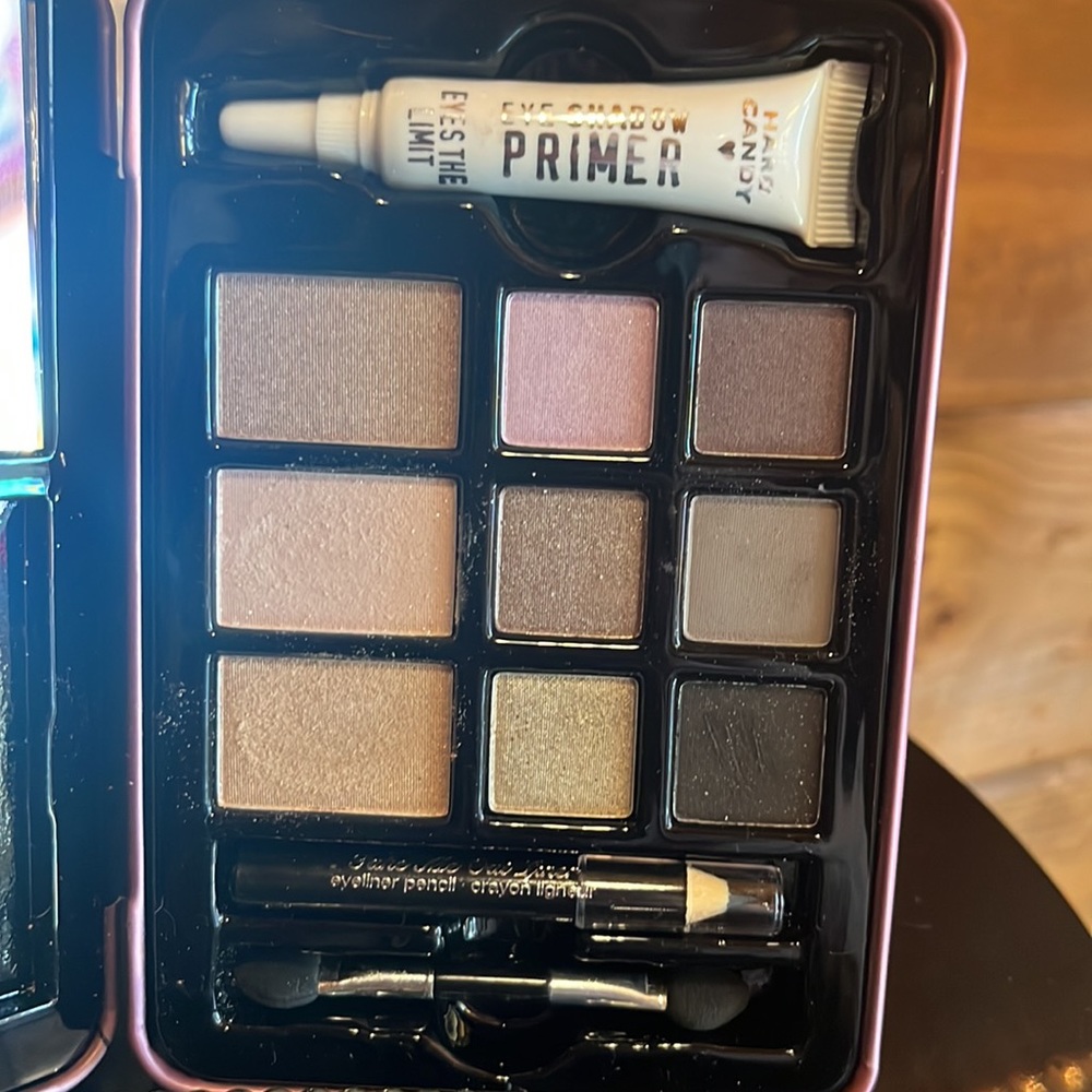 Hard Candy SASSY EYES Sultry Eyeshadow Palette NEW IN TIN